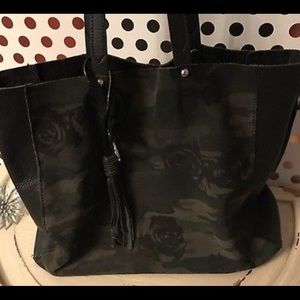 ⚡️SaleSanctuary Manhatanville Camo&Black Lthr Tote